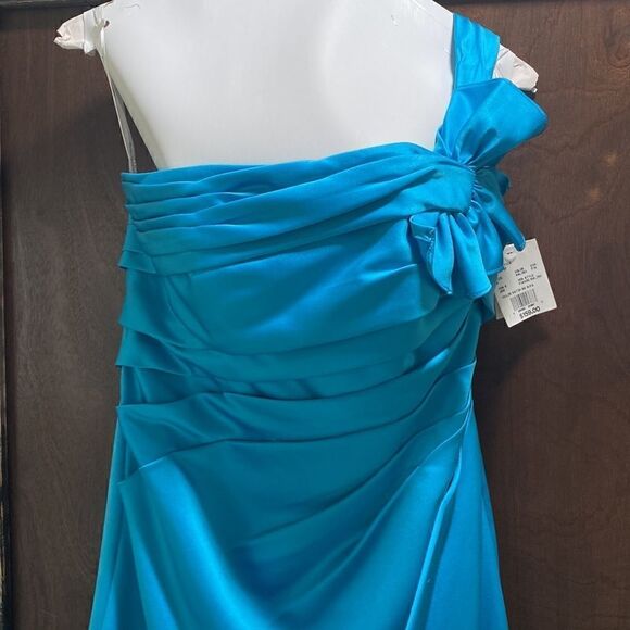 Davids Bridal Gown. Teal in color. In perfect condition. NWT. Women’s 8. - Picture 8 of 16